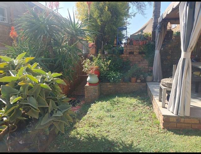 2 BEDROOM APARTMENT FOR SALE IN GLEN MARAIS